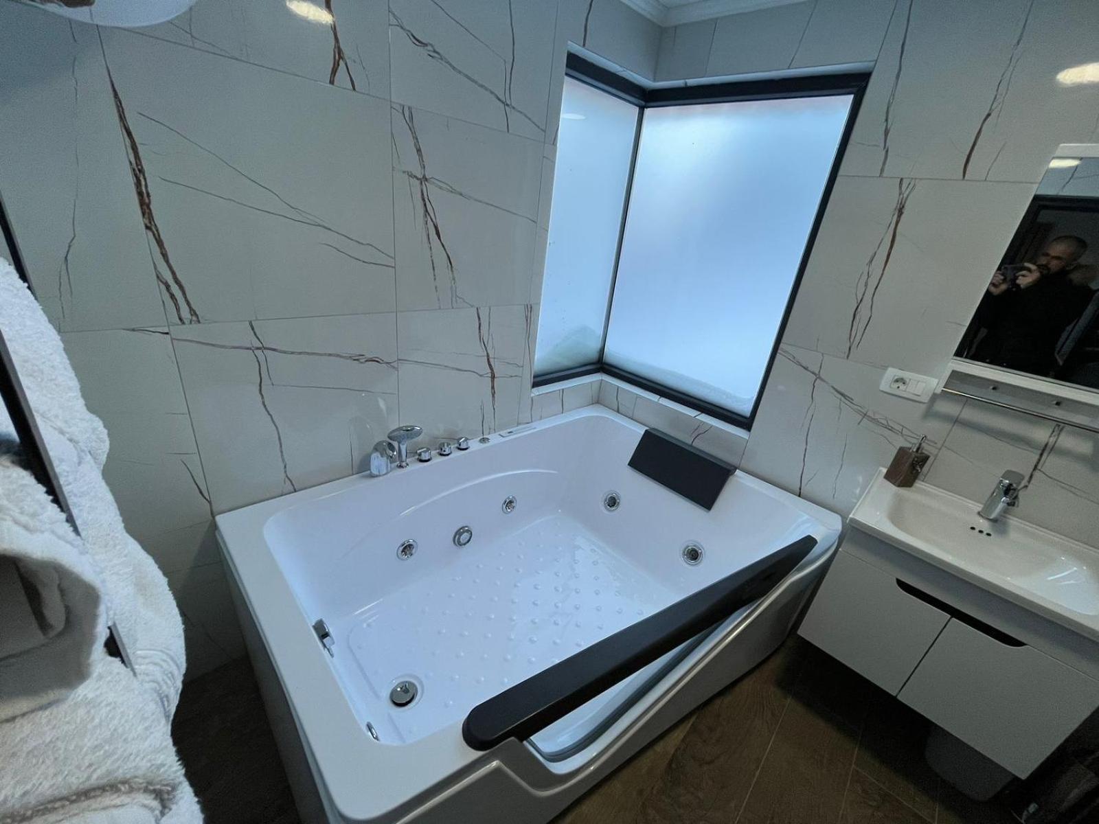 Bujtinat Lisa Appartement Boge Buitenkant foto